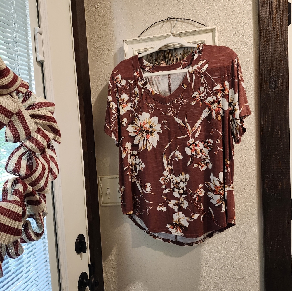 Floral V-Neck Short Sleeve Top